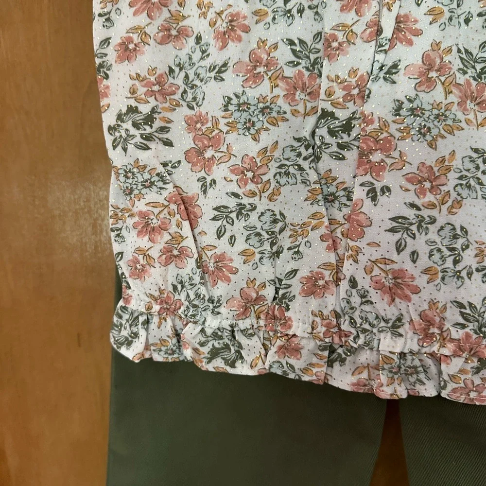 3 piece floral ruffle shirt and pants with hair accessory - Picture 4 of 8
